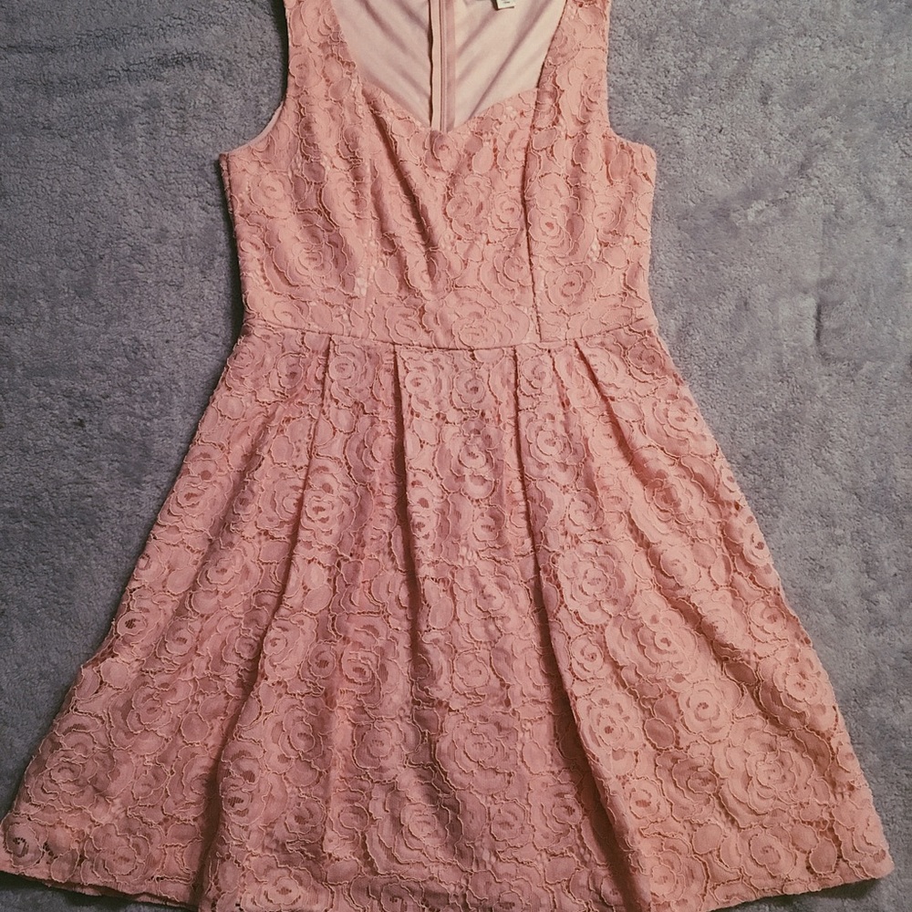 FRANCESCA’S - pink lace, heart neckline dress